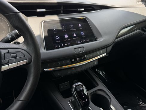 Used 2022 Cadillac XT4 Sport w/ Enhanced Visibility Package FWD image 19