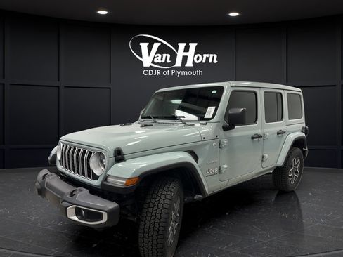 Used 2024 Jeep Wrangler Unlimited Sahara AWD/4WD image 3