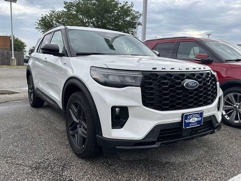 Certified 2025 Ford Explorer ST-Line w/ ST-Line Street Pack AWD/4WD image 3