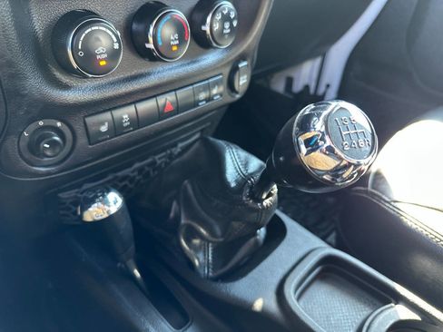 Used 2016 Jeep Wrangler Rubicon image 37