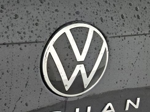 Certified 2024 Volkswagen Tiguan SE image 10