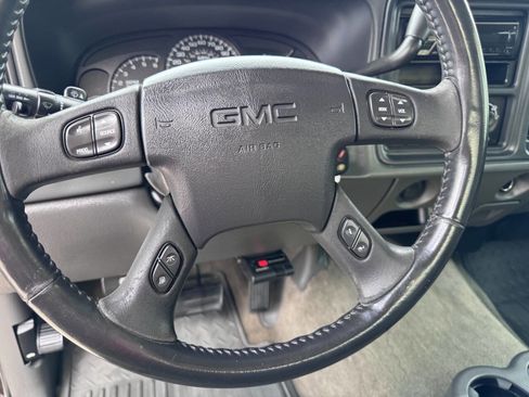 Used 2005 GMC Sierra 2500 SLE w/ Skid Plate Package image 14