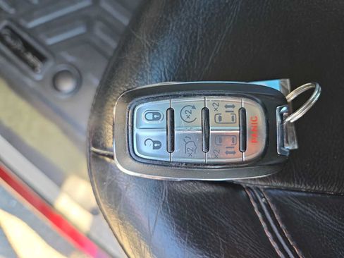 Used 2020 Chrysler Pacifica Touring-L w/ Tire & Wheel Group FWD image 28