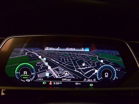 Used 2019 Audi e-tron Premium Plus image 33