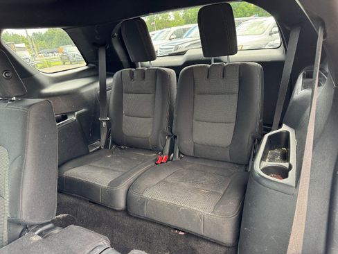 Used 2018 Ford Explorer XLT AWD/4WD image 17