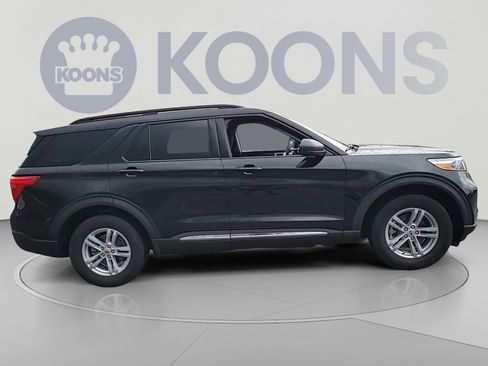 Used 2021 Ford Explorer XLT AWD/4WD image 2