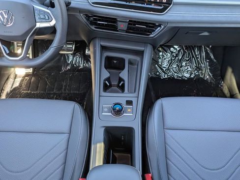 New 2026 Volkswagen Tiguan SE R-Line FWD image 19