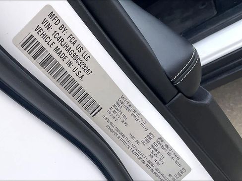 Used 2025 Jeep Grand Cherokee Altitude image 34