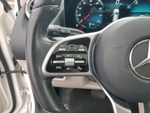 Used 2022 Mercedes-Benz GLA 250 4MATIC w/ Premium Package image 17