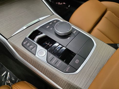 Used 2025 BMW 330i xDrive Sedan w/ Premium Package image 27