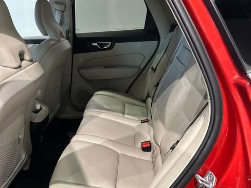 Used 2019 Volvo XC60 T5 Momentum w/ Multimedia Package AWD/4WD image 22