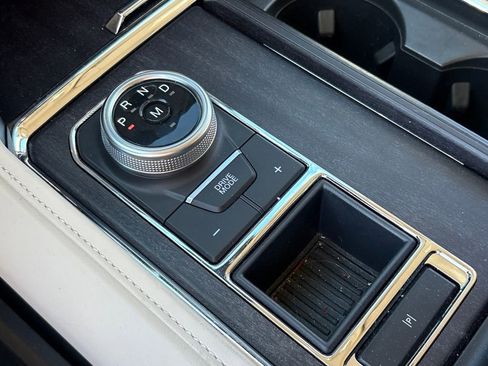 Used 2024 Ford Expedition Platinum image 27