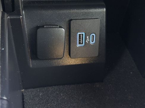 Used 2023 Ford Explorer XLT w/ Equipment Group 202A RWD image 22