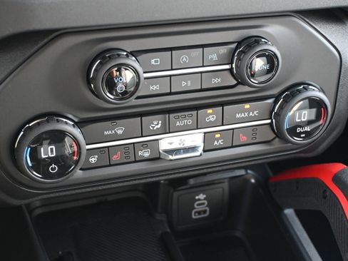 New 2026 Ford Bronco Outer Banks w/ Sasquatch Package image 26