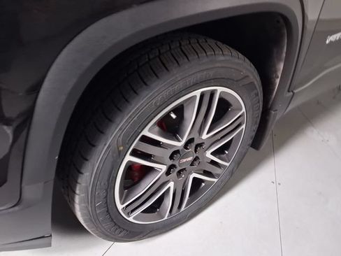Certified 2022 GMC Acadia AT4 w/ Technology Package AWD/4WD image 9