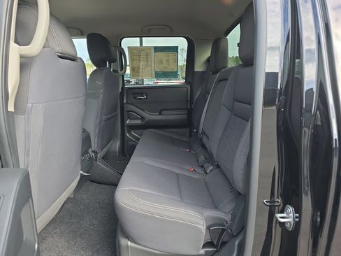 Used 2024 Nissan Frontier SV w/ SV Convenience Package image 17