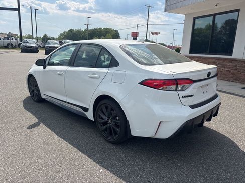 Used 2025 Toyota Corolla SE FWD image 6