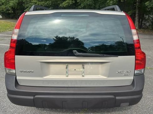 Used 2004 Volvo XC70 AWD/4WD image 4