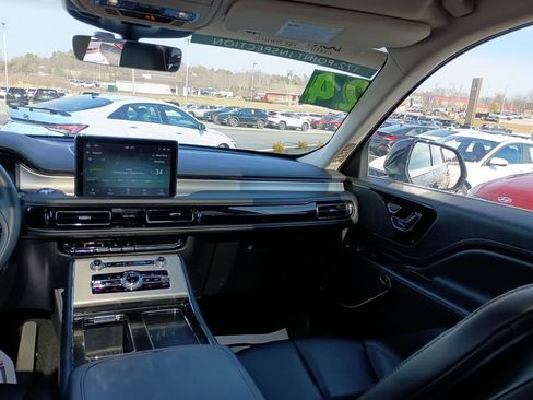Used 2024 Lincoln Aviator Premiere w/ Premium Package image 11