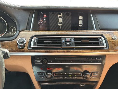 Used 2015 BMW 750Li xDrive w/ Executive Package AWD/4WD image 18
