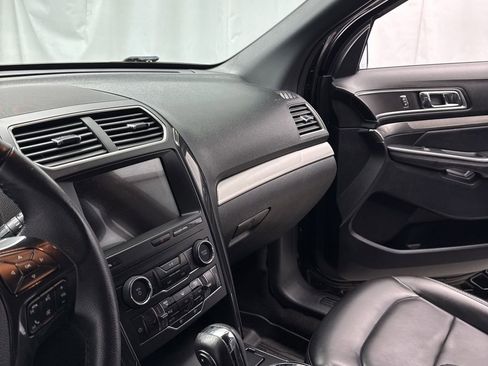 Used 2019 Ford Explorer XLT w/ Equipment Group 202A AWD/4WD image 20
