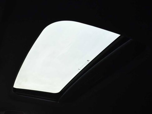 Used 2025 Chevrolet Trax RS w/ Sunroof Package image 13