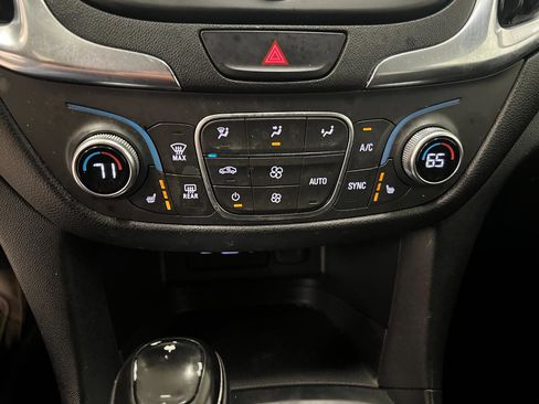 Used 2019 Chevrolet Equinox LT image 43