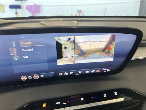 Used 2025 Buick Enclave Preferred image 23