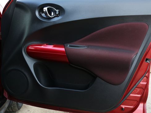 Used 2015 Nissan Juke SV w/ Cold Weather Package image 40