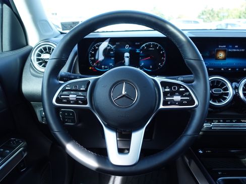 Certified 2022 Mercedes-Benz GLB 250 4MATIC image 19