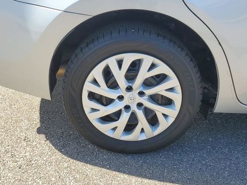 Used 2019 Toyota Corolla LE image 5