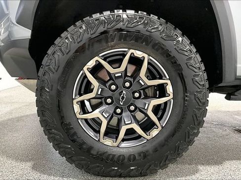 Used 2024 Chevrolet Colorado ZR2 w/ ZR2 Convenience Package III AWD/4WD image 45