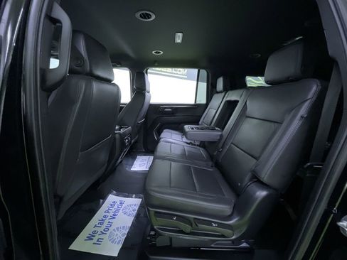 Used 2025 Chevrolet Suburban Z71 image 26