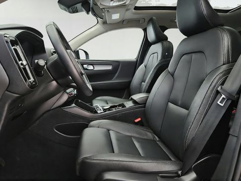 Used 2024 Volvo XC40 B5 Plus AWD/4WD image 10