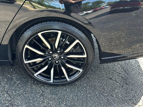Used 2025 Honda Accord Touring image 9