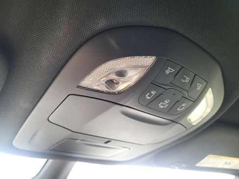 Used 2025 Chrysler Pacifica Select FWD image 24