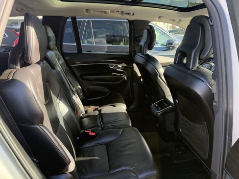 Used 2018 Volvo XC90 T6 Momentum w/ Convenience Package image 23