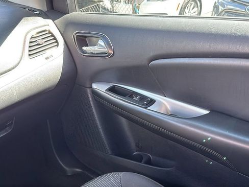 Used 2017 Dodge Journey SXT w/ Comfort/Convenience Group image 28