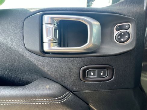 Used 2019 Jeep Wrangler Unlimited Sahara w/ Quick Order Package 24M Moab image 15