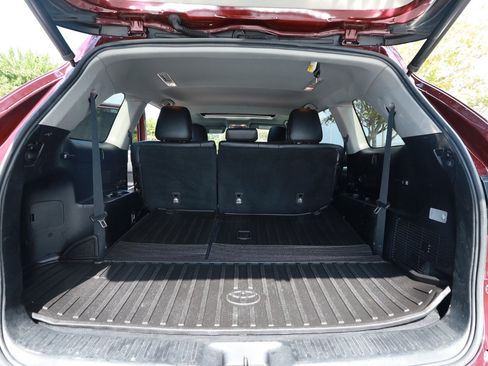 Used 2018 Toyota Highlander XLE FWD image 26