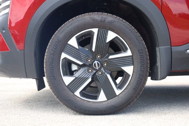 Used 2025 Nissan Kicks SR FWD image 9