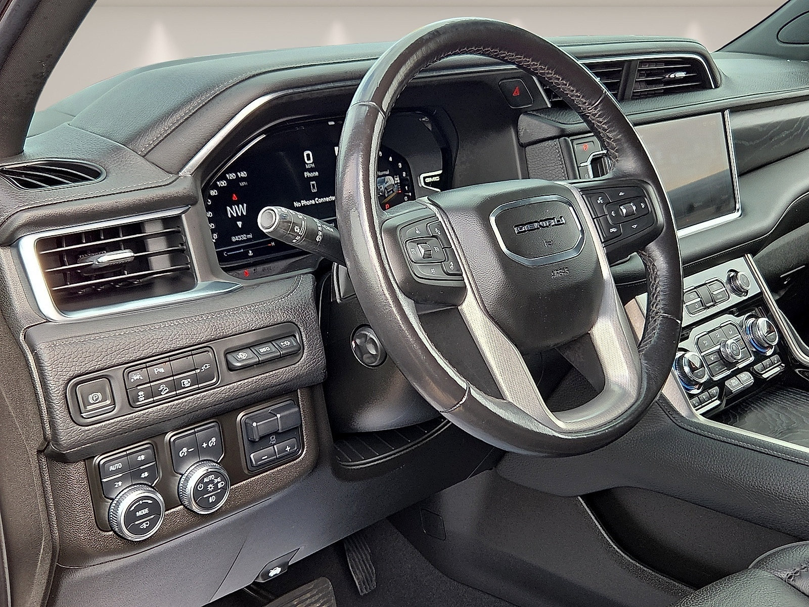 Used 2022 GMC Yukon XL Denali w/ Denali Ultimate Package AWD/4WD image 15