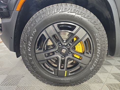 Used 2023 Rivian R1S Adventure AWD/4WD image 9