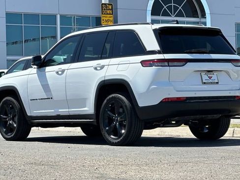 Certified 2023 Jeep Grand Cherokee Altitude RWD image 5