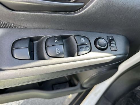 Used 2021 Nissan Kicks S image 17