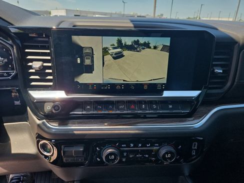 Used 2025 Chevrolet Silverado 1500 LT AWD/4WD image 18
