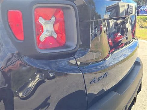 Used 2017 Jeep Renegade Trailhawk image 11