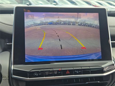 Certified 2025 Jeep Compass Limited image 31