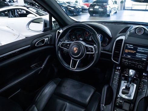 Used 2016 Porsche Cayenne AWD/4WD image 10