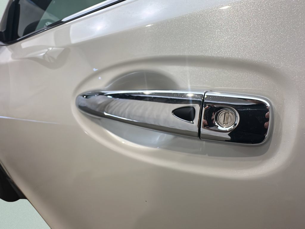 Used 2018 Nissan Rogue SV AWD/4WD image 10